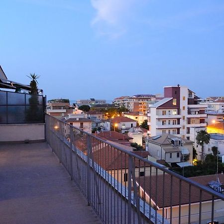 Summer And Winter Apartment Pescara Camera foto